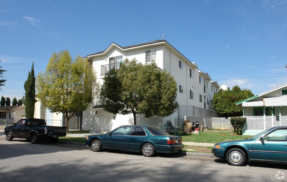 14121 Friar St, Van Nuys, CA à vendre - Photo de l’immeuble – Image 3 sur 8