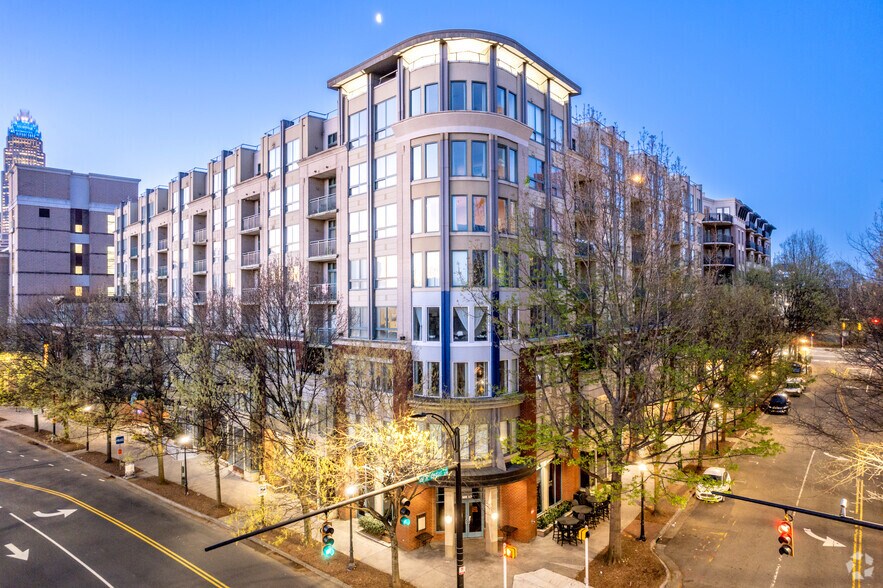 120 N Cedar St, Charlotte, NC à louer - Photo principale – Image 1 sur 69