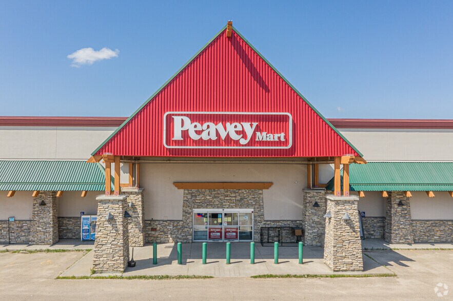 12610 St Albert Trl NW, Edmonton, AB à louer - Photo de l’immeuble – Image 3 sur 4