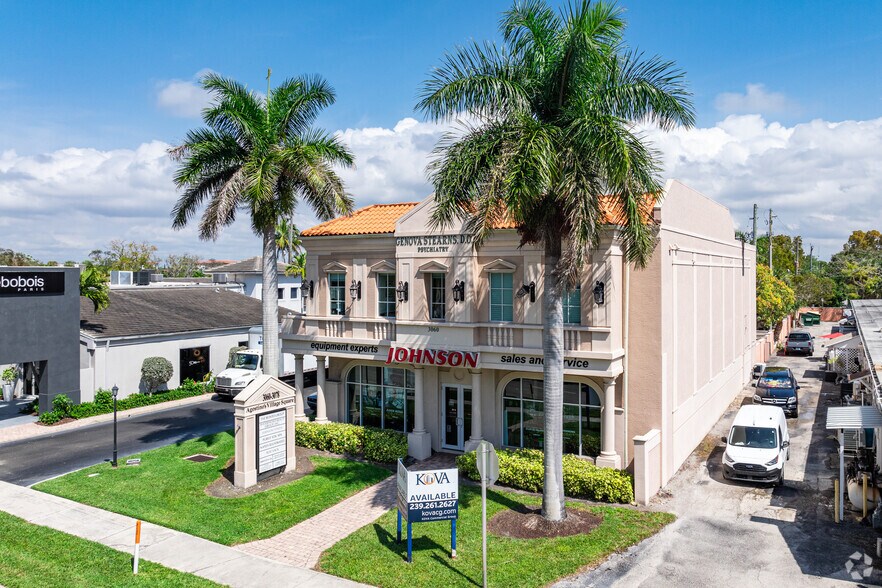 3060-3066 Tamiami Trl N, Naples, FL à louer - Photo principale – Image 3 sur 3