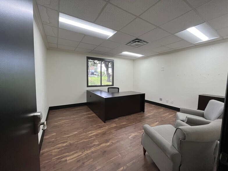 5711 Northwest Pky, San Antonio, TX à louer - Photo de l’immeuble – Image 2 sur 8