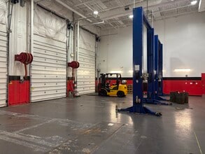 25284 Pleasant Valley Rd, Chantilly, VA à louer Photo intérieure– Image 1 sur 21