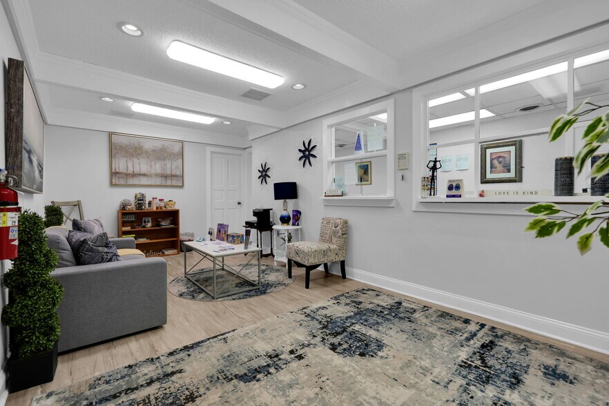 70 Schanck Rd, Freehold, NJ à louer - Photo de l’immeuble – Image 1 sur 35
