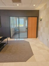 822 Kumho Dr, Fairlawn, OH à louer Photo de l’immeuble– Image 2 sur 9