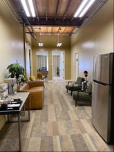 5839-5855 Green Valley Cir, Culver City, CA à louer Photo intérieure– Image 2 sur 4