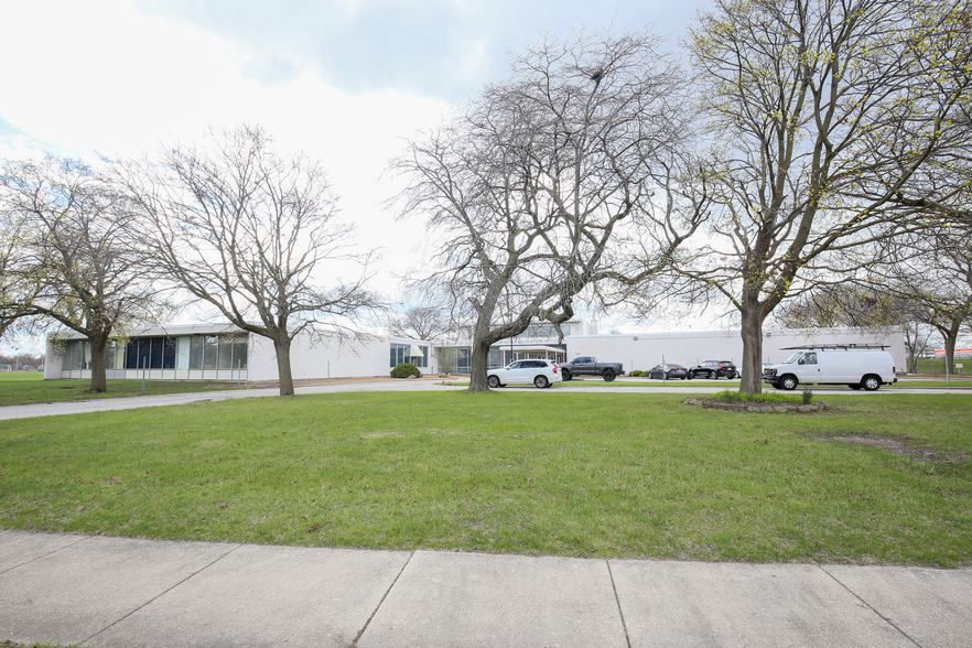 646 Chicago Rd, Chicago Heights, IL à louer - Photo de l’immeuble – Image 2 sur 37