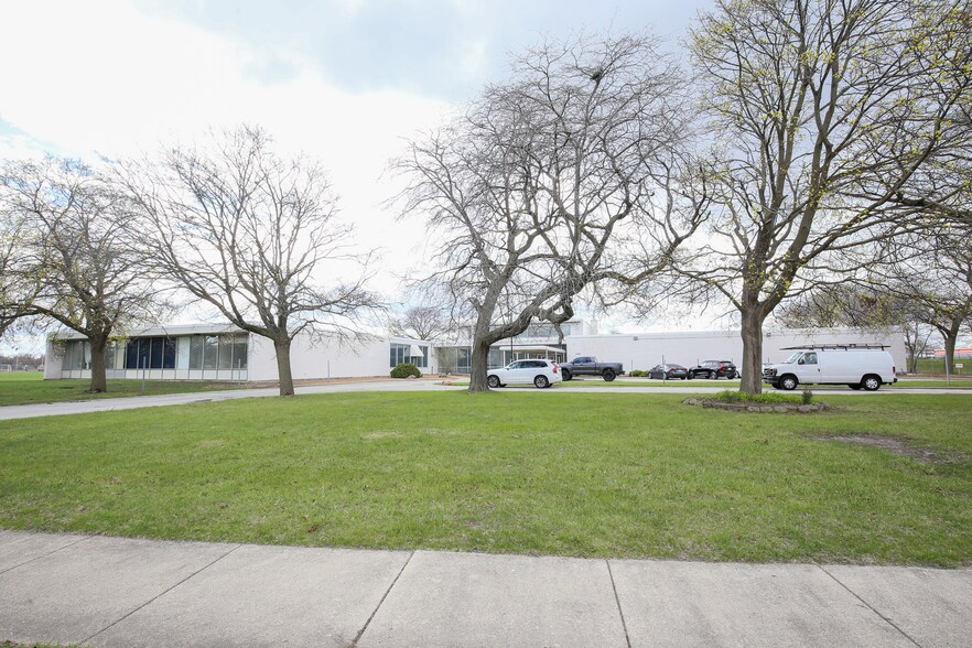 646 Chicago Rd, Chicago Heights, IL à louer - Photo de l’immeuble – Image 3 sur 37