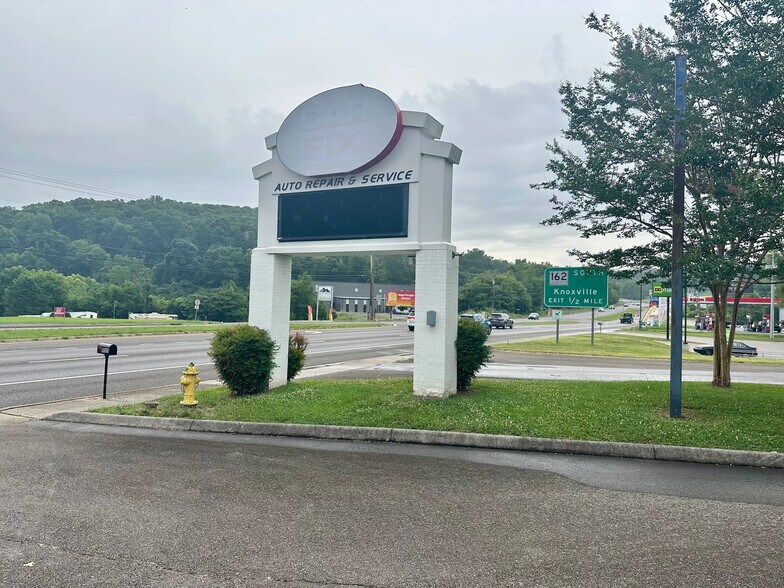 9009 Oak Ridge Hwy, Knoxville, TN à louer - Photo de l’immeuble – Image 2 sur 5