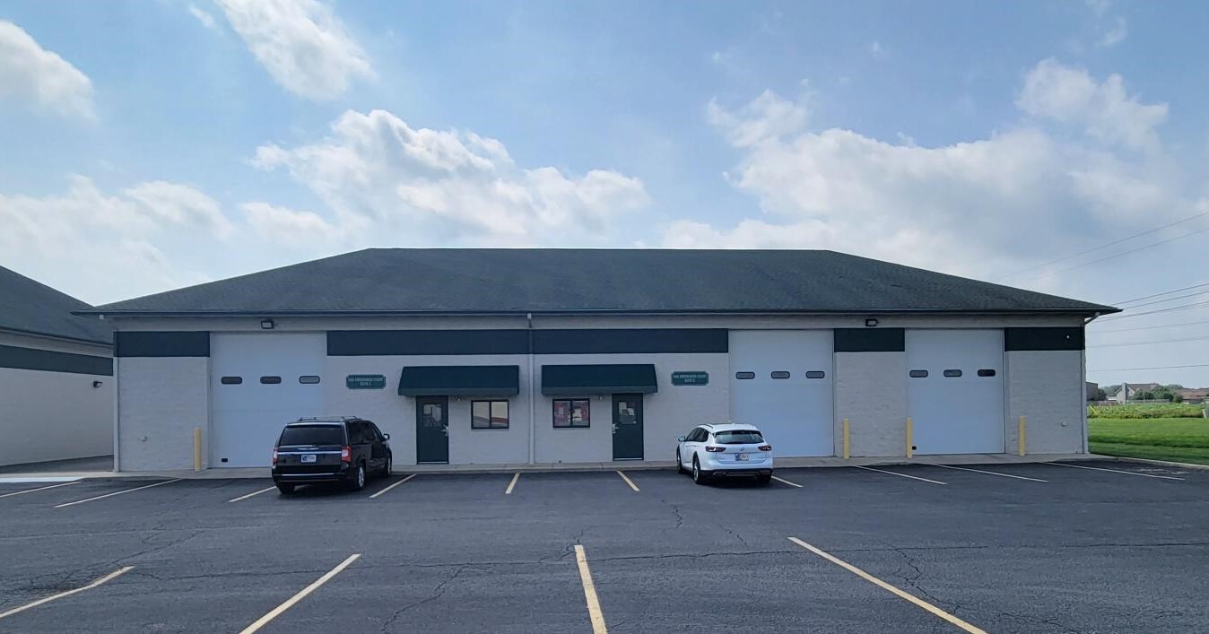 1140 Arrowhead Ct, Crown Point, IN à louer Photo de l’immeuble– Image 1 sur 9