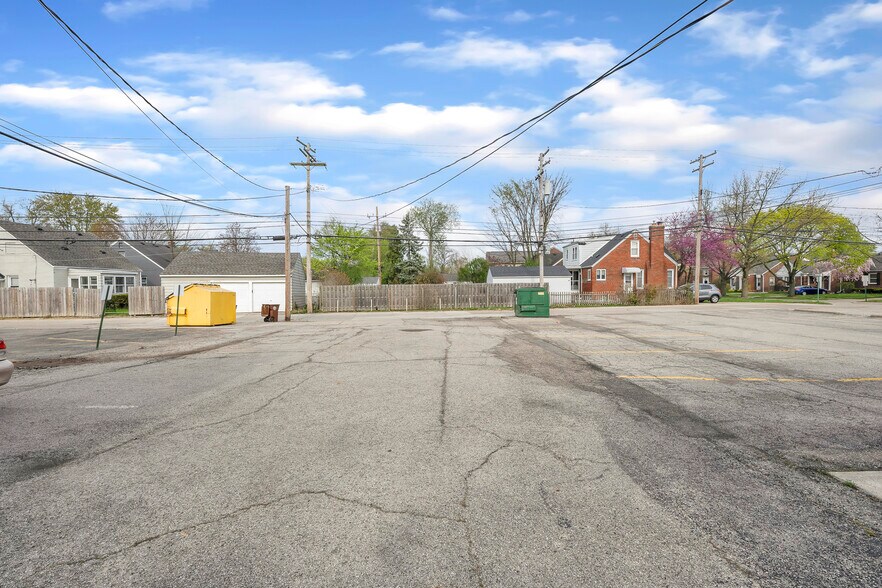 20439 Mack Ave, Grosse Pointe, MI à louer - Photo de l’immeuble – Image 2 sur 2
