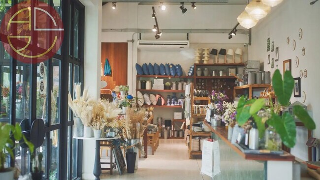 Plus de détails pour Local commercial à louer