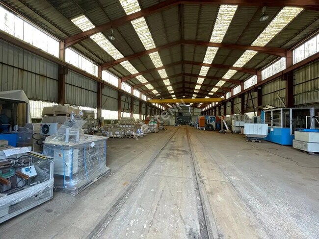 Plus de détails pour Industriel/Logistique à louer