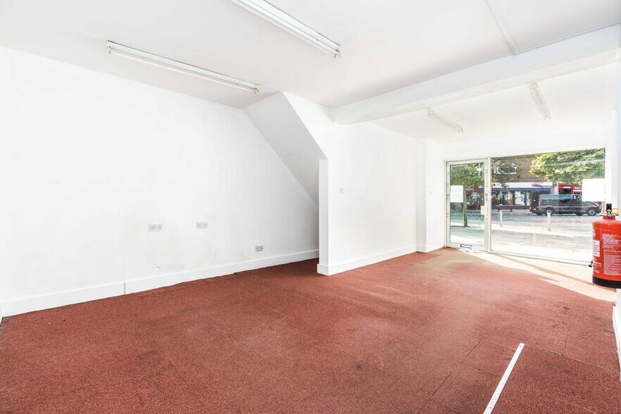 105 High St, Londres à louer - Photo de l’immeuble – Image 3 sur 9