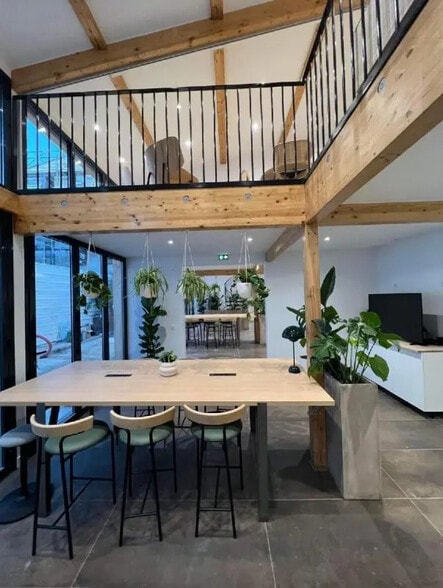 Bureau dans Montreuil à louer - Photo de l’immeuble – Image 2 sur 11