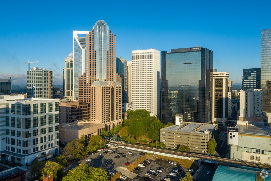 201 S College St, Charlotte, NC à louer - Photo de l’immeuble – Image 3 sur 16