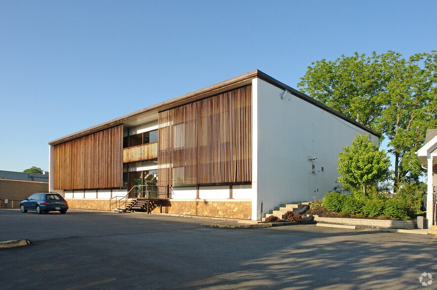 12 Raymond Ave, Poughkeepsie, NY à louer - Photo principale – Image 1 sur 24