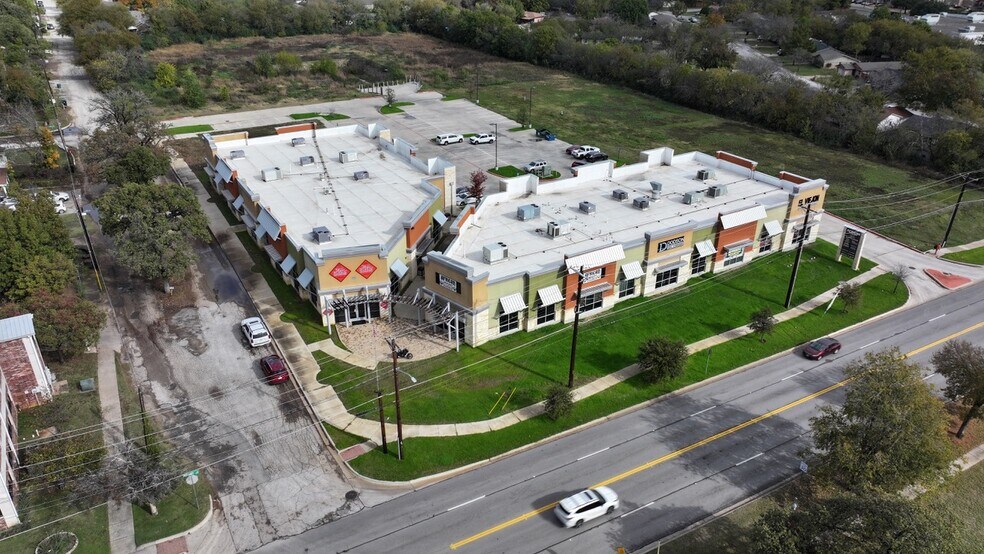 1437 E McKinney St, Denton, TX à vendre - Aérien – Image 2 sur 49