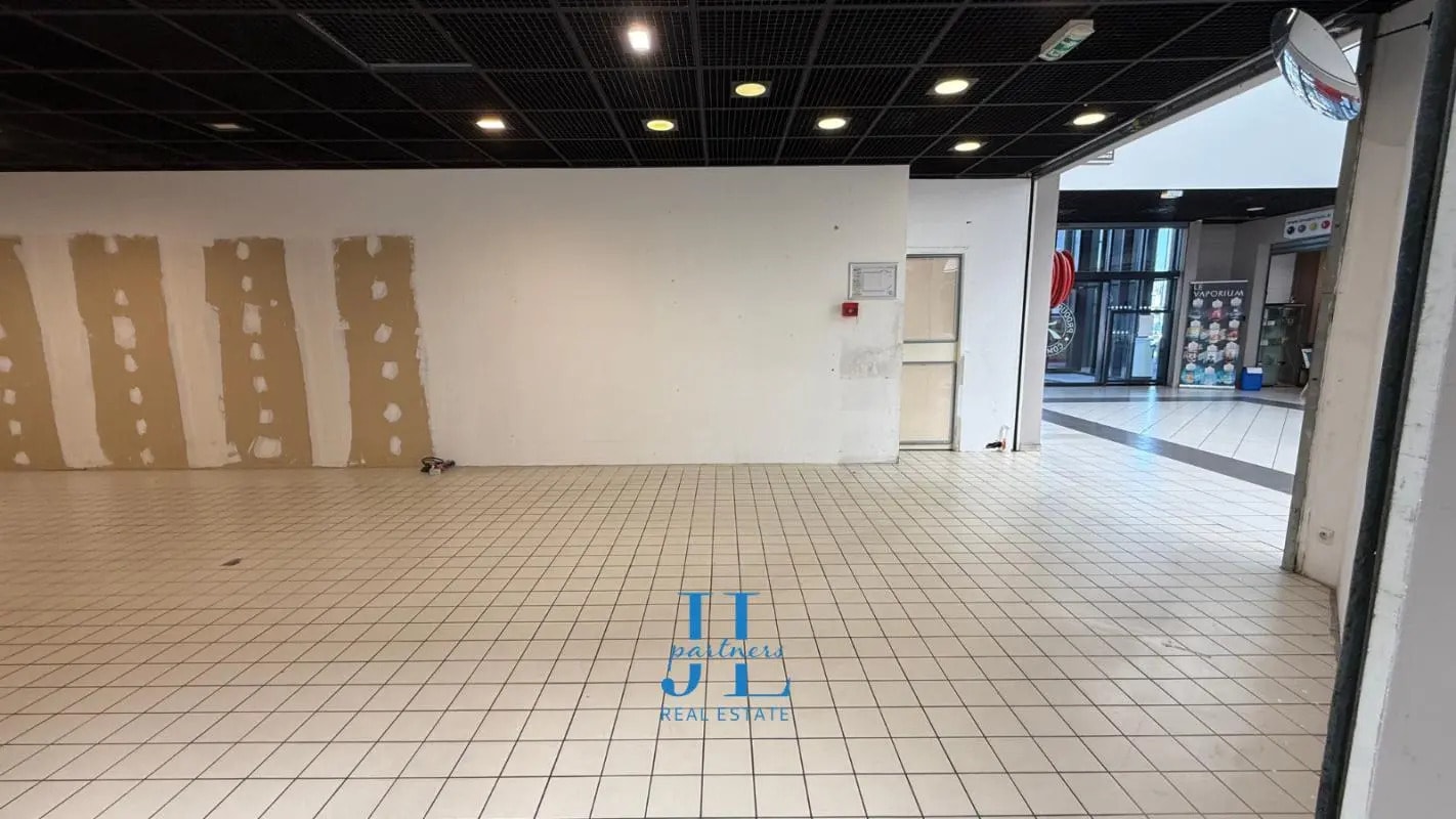 Local commercial dans  à louer Photo intérieure– Image 1 sur 3