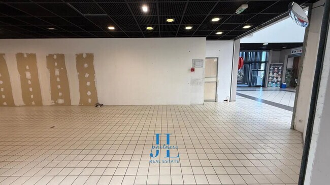 Plus de détails pour Local commercial à louer