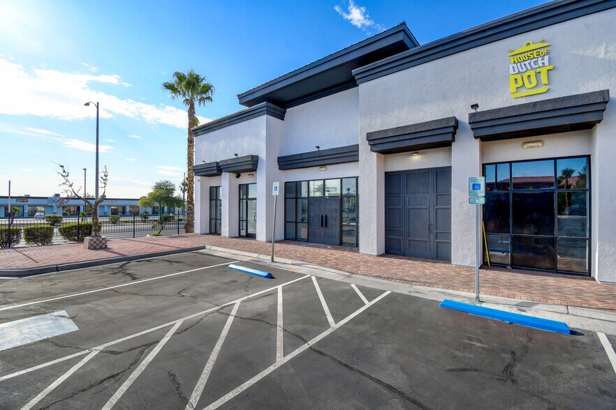 4255 S Durango Dr, Las Vegas, NV à louer - Photo de l’immeuble – Image 2 sur 16