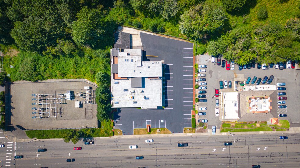 16705 Southcenter Pky, Tukwila, WA à louer - Photo de l’immeuble – Image 2 sur 22