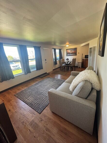 Addison St Multifamily Portfolio portefeuille de 2 biens à vendre sur LoopNet.fr - Photo intérieure – Image 3 sur 6