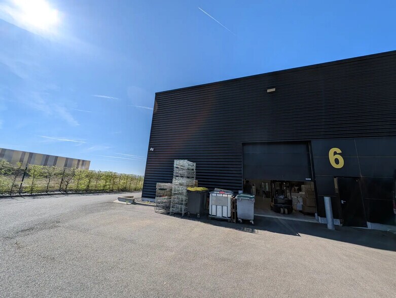 Local d’activités dans Reims à louer - Photo de l’immeuble – Image 3 sur 12