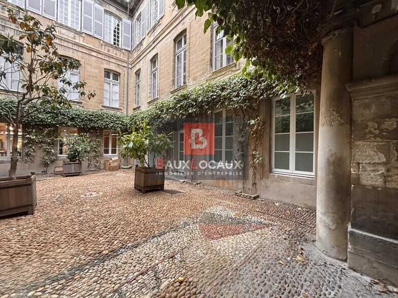 Bureau dans Avignon à vendre - Photo de l’immeuble – Image 1 sur 3