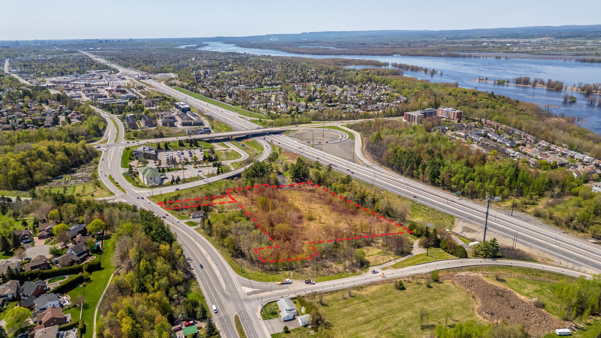 3393 & 3449 St Joseph Boulevard portefeuille de 2 biens à vendre sur LoopNet.fr Photo principale– Image 1 sur 8