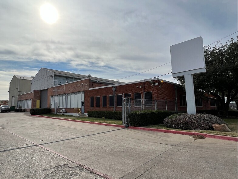 3202 Manor Way, Dallas, TX à louer - Photo principale – Image 1 sur 2