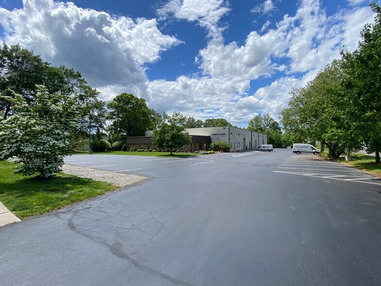 164 Railroad Dr, Warminster, PA à vendre - Photo de l’immeuble – Image 2 sur 26
