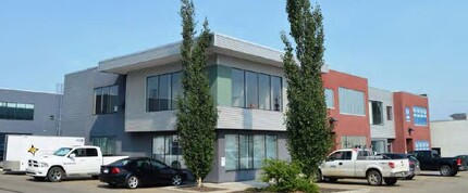 7327 Roper Rd NW, Edmonton, AB à louer Photo de l’immeuble– Image 2 sur 2
