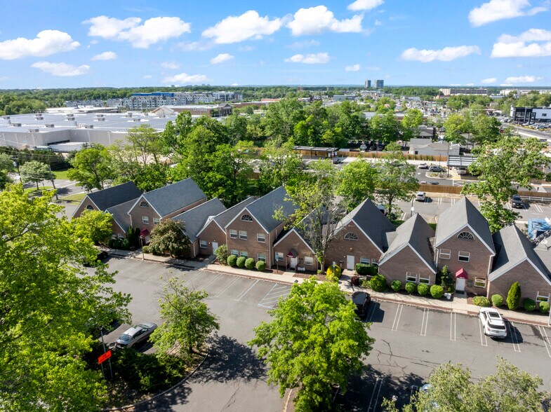 385 State Route 18, East Brunswick, NJ à vendre - Photo de l’immeuble – Image 3 sur 41