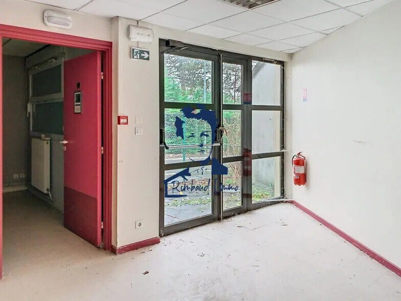 Local d’activités dans Charleville-Mézières à louer - Photo de l’immeuble – Image 1 sur 5