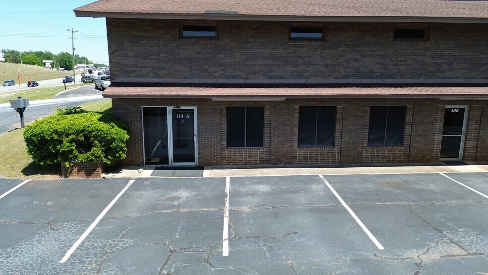 114 Nimmons Cir, Seneca, SC à louer - Photo principale – Image 1 sur 18