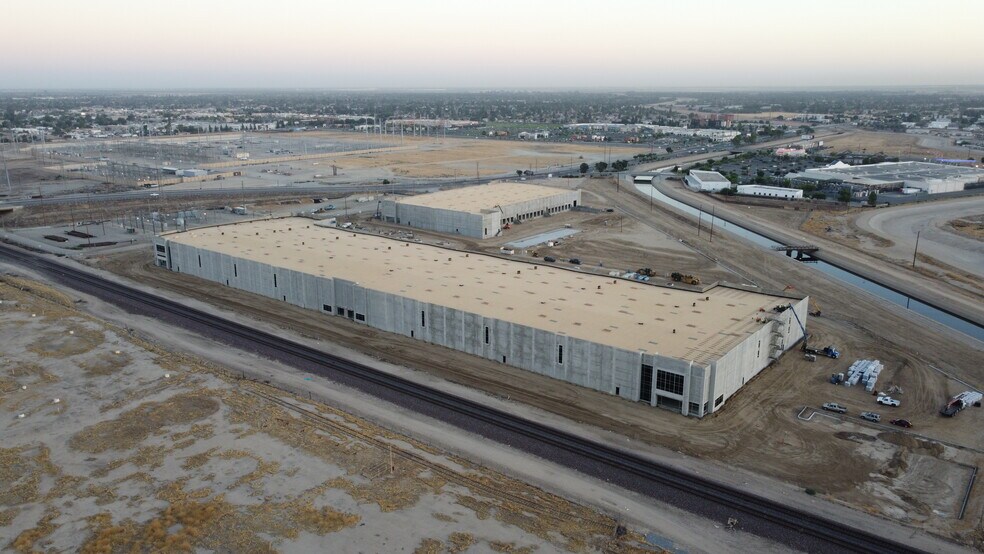2152 Coffee Rd, Bakersfield, CA à louer - Photo de l’immeuble – Image 3 sur 20