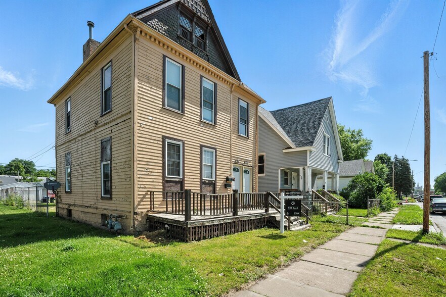 1614 W 3rd St, Davenport, IA à vendre - Photo de l’immeuble – Image 2 sur 19