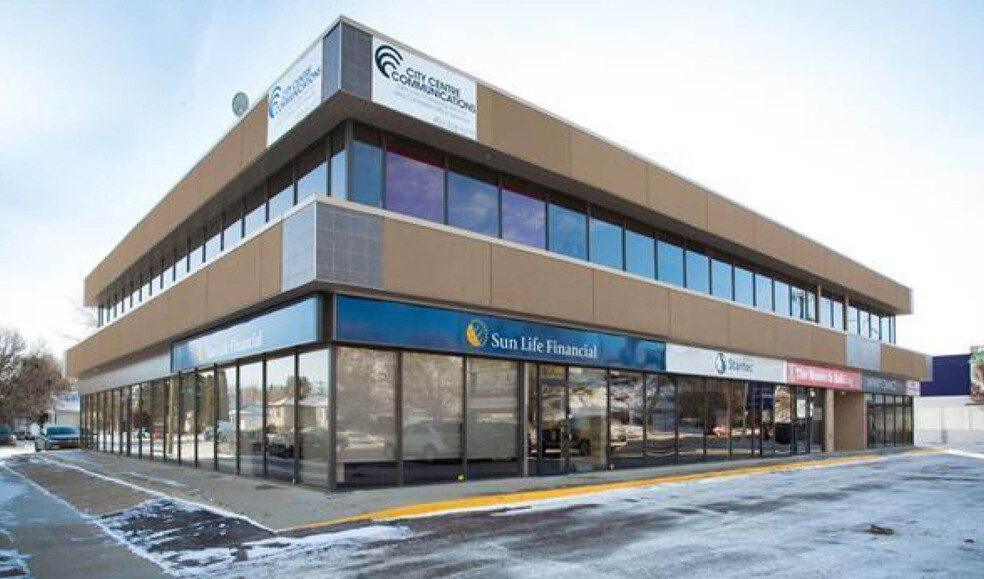 1111 Kingsway Av SE, Medicine Hat, AB à vendre - Photo de l’immeuble – Image 1 sur 4