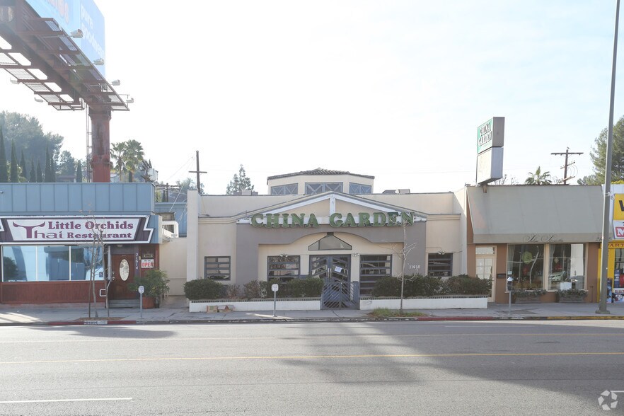 21618 Ventura Blvd, Woodland Hills, CA à louer - Photo de l’immeuble – Image 2 sur 3