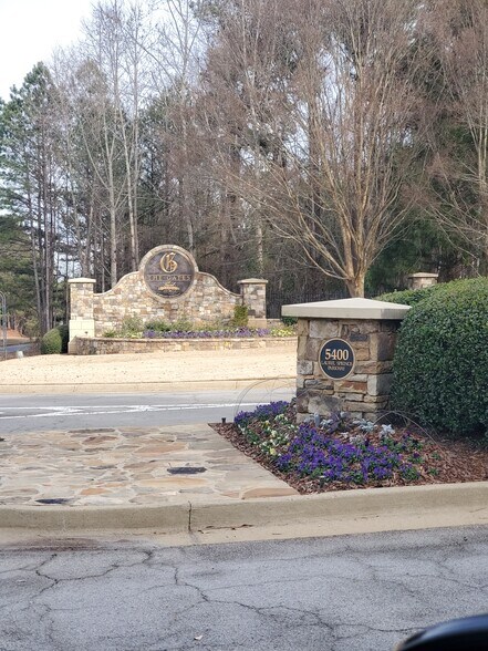 5400 Laurel Springs Pky, Suwanee, GA à louer - Photo de l’immeuble – Image 1 sur 8