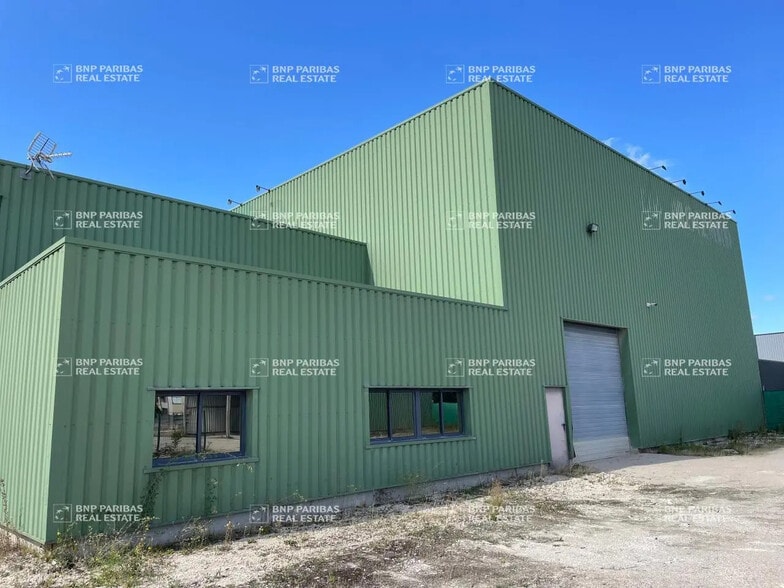 Local d’activités dans Olivet à louer - Photo de l’immeuble – Image 3 sur 13