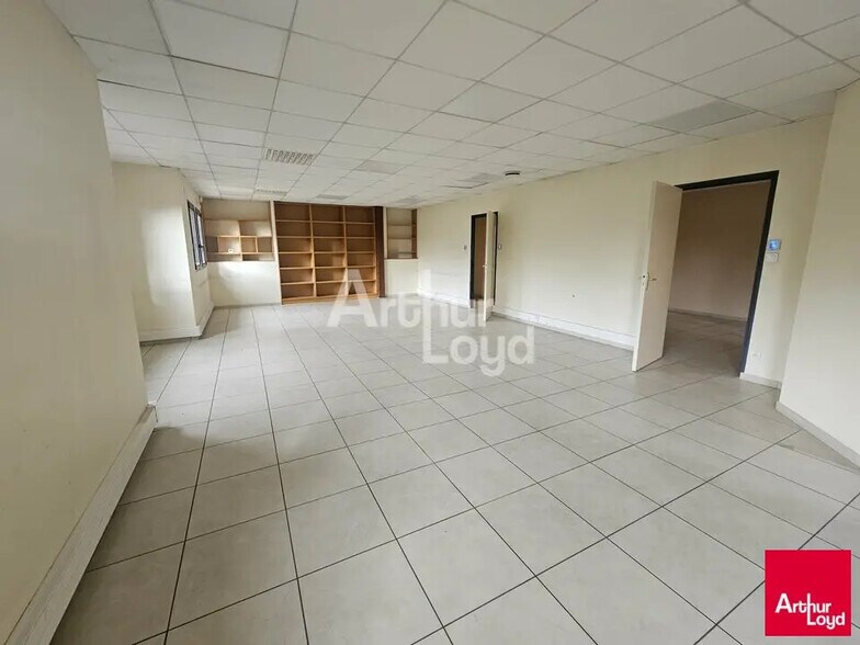 Bureau dans Écouflant à louer - Photo intérieure – Image 2 sur 4