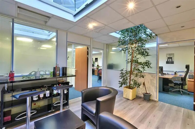 Bureau dans Saint-Cloud à vendre Photo intérieure– Image 1 sur 9