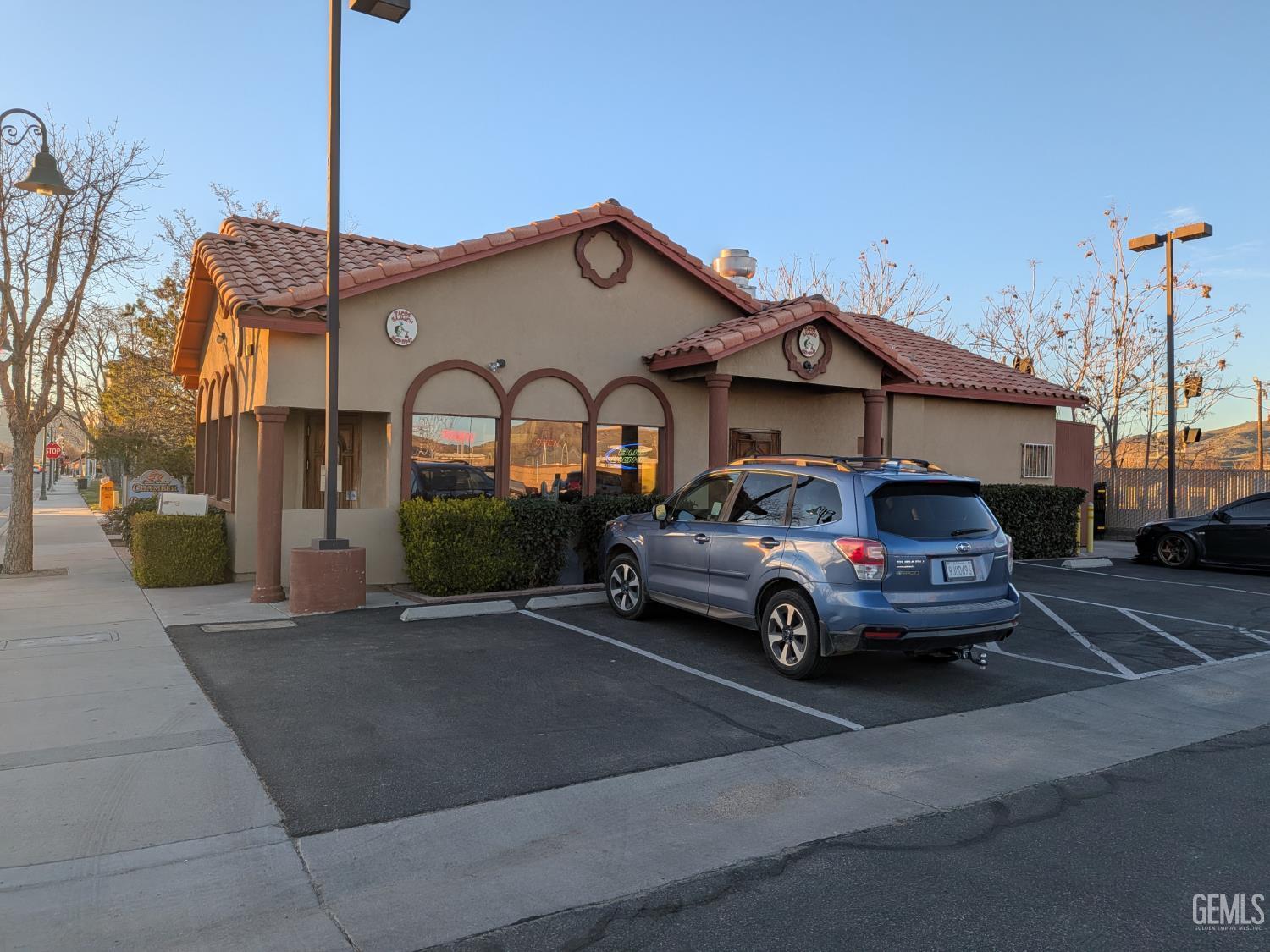 211 E Tehachapi Blvd, Tehachapi, CA à vendre Photo principale– Image 1 sur 7