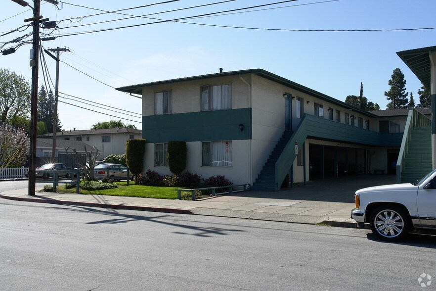 1480 Hess Rd, Redwood City, CA à vendre - Photo de l’immeuble – Image 3 sur 3