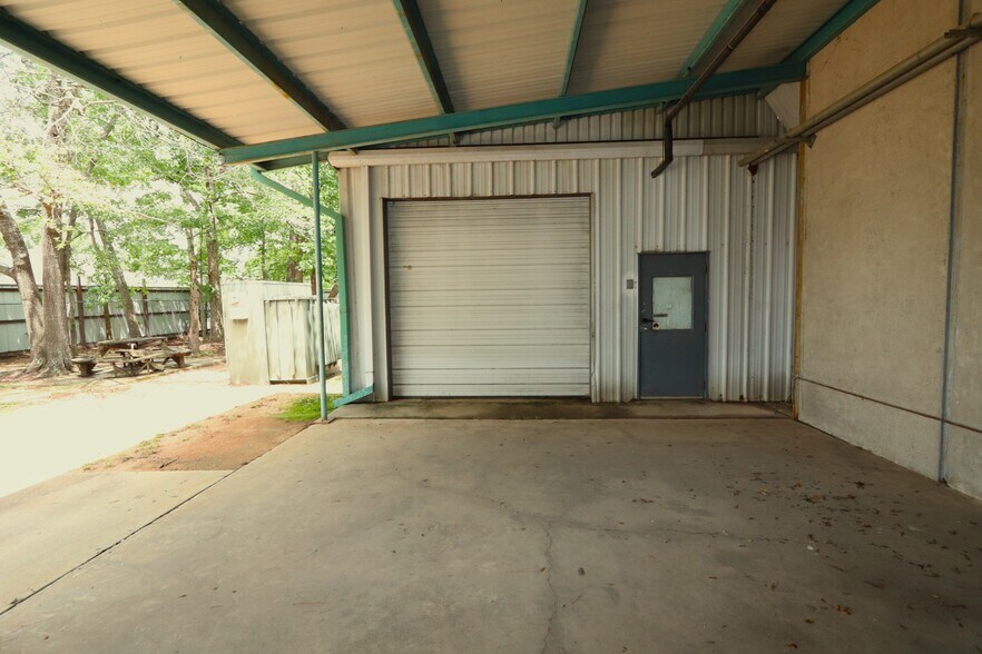 1625 Airport Rd, Conroe, TX à vendre - Photo de l’immeuble – Image 2 sur 15