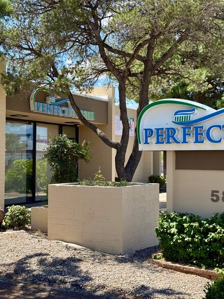 5800-5810 Lomas Blvd NE, Albuquerque, NM à vendre - Photo de l’immeuble – Image 3 sur 7