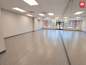 23120-23130 Lyons Ave, Santa Clarita, CA à louer Photo intérieure– Image 2 sur 2