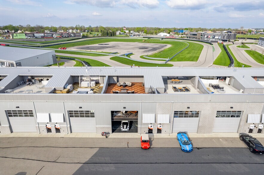 154 W Speed Way, Pontiac, MI à vendre - Photo de l’immeuble – Image 1 sur 36