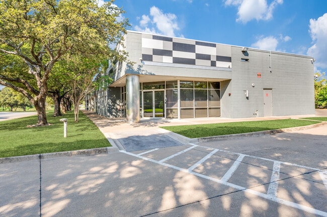 Plus de détails pour 10105 W Technology Blvd, Dallas, TX - Industriel/Logistique à louer